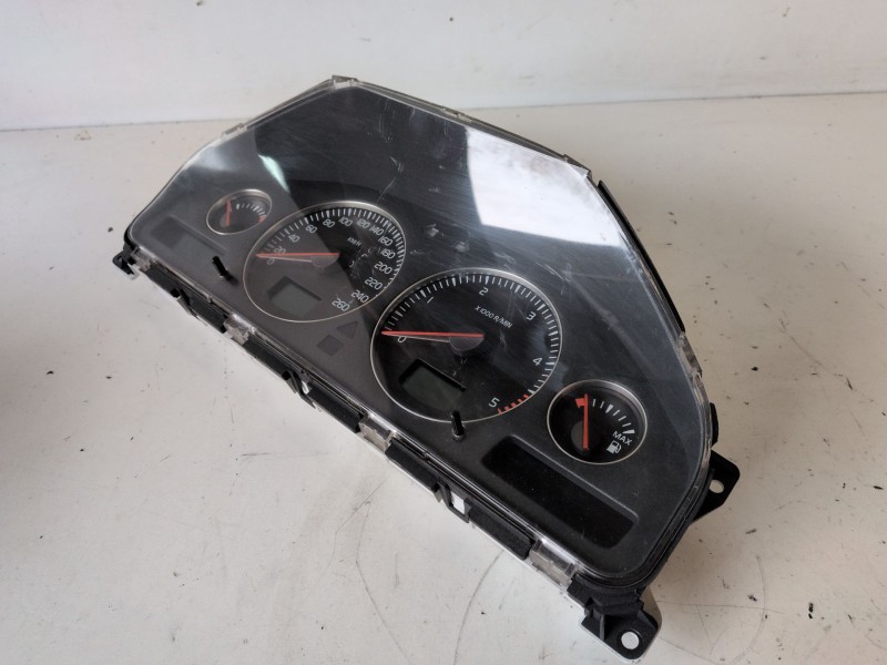 Recambio de cuadro instrumentos para volvo s60 berlina d5244t4 referencia OEM IAM 30682277  