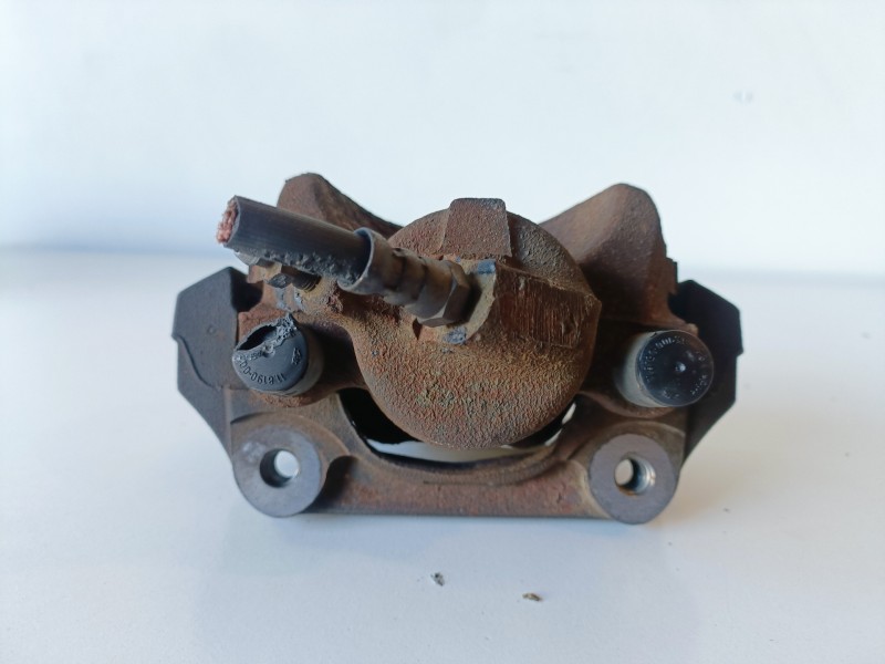 Recambio de pinza de freno delantera derecha para bmw serie 1 coupe (e82) n51b30a referencia OEM IAM   