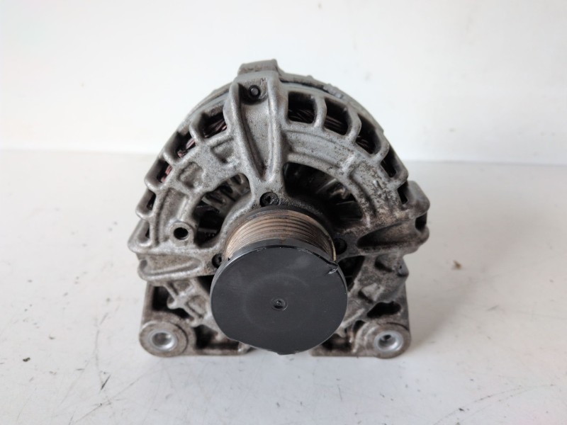Recambio de alternador para renault megane iv berlina 5p r9m409 referencia OEM IAM 231004BE0BF  
