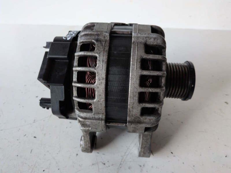 Recambio de alternador para renault megane iv berlina 5p r9m409 referencia OEM IAM 231004BE0BF  