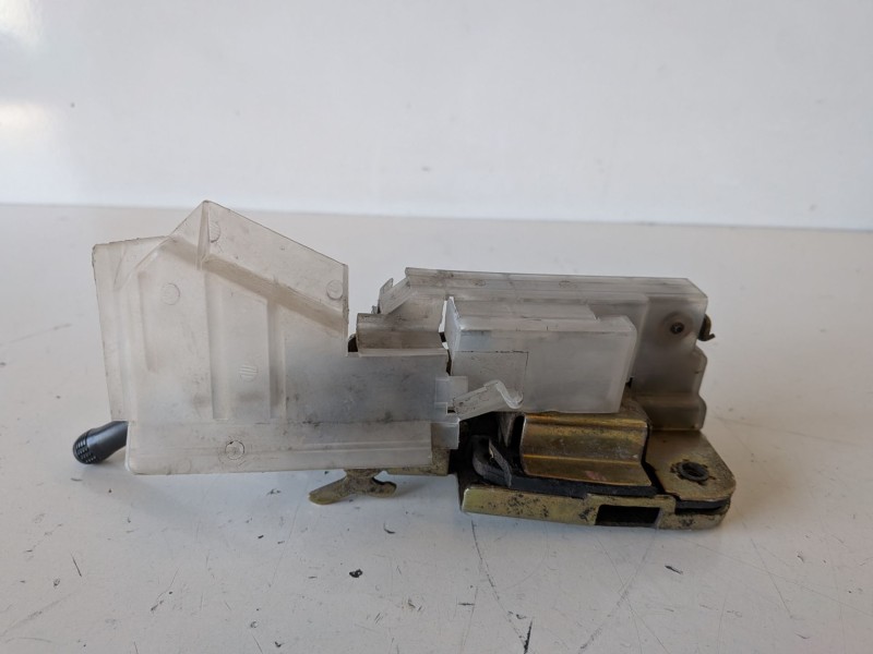 Recambio de cerradura puerta delantera derecha para volkswagen t4 transporter acv referencia OEM IAM 701837016E  