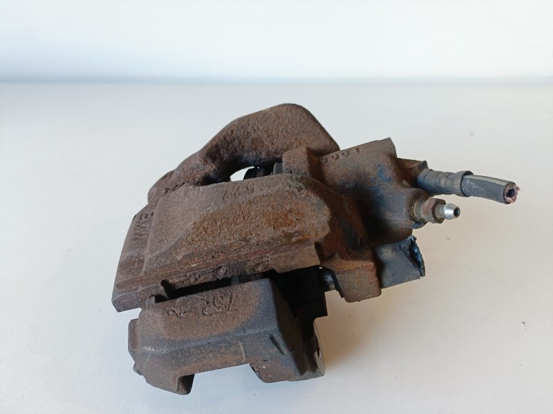 Recambio de pinza de freno delantera derecha para bmw serie 1 coupe (e82) n51b30a referencia OEM IAM   