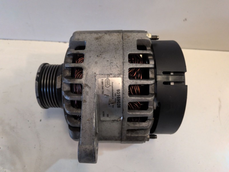 Recambio de alternador para opel vectra c berlina z19dth referencia OEM IAM 93169028  
