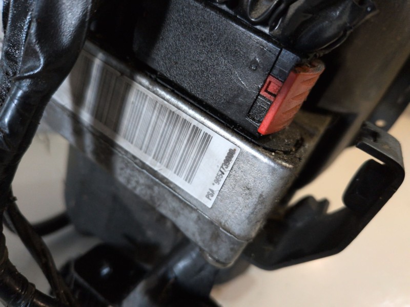 Recambio de bomba direccion para citroen c5 break rhr referencia OEM IAM 9657739080  