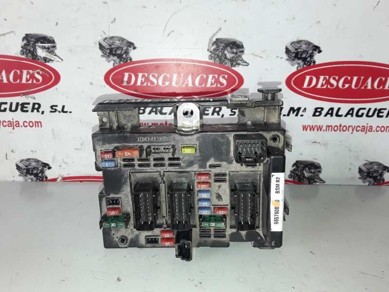 Recambio de caja reles / fusibles para peugeot 206 8hz referencia OEM IAM 9657608880/BSMB2  