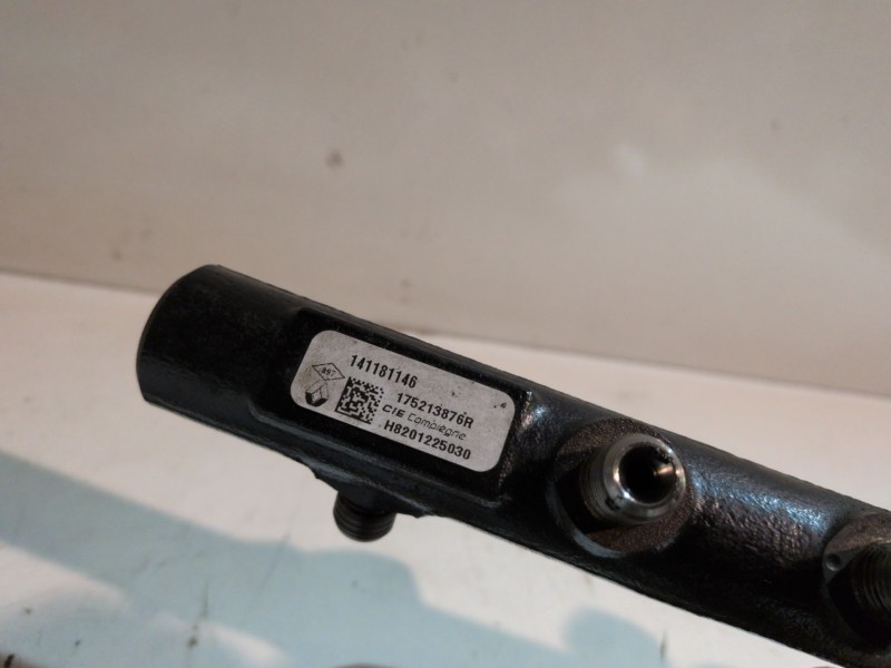 Recambio de rampa inyectora para renault megane iii berlina 5p k9k636 referencia OEM IAM 175213876R  