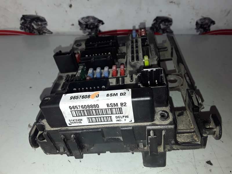 Recambio de caja reles / fusibles para peugeot 206 8hz referencia OEM IAM 9657608880/BSMB2  