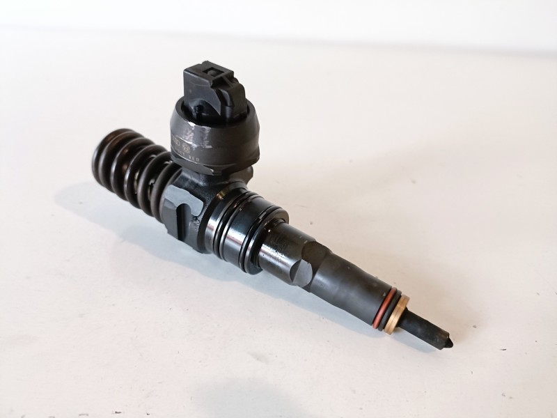 Recambio de inyector para seat ibiza (6l1) atd referencia OEM IAM 038130073AJ  