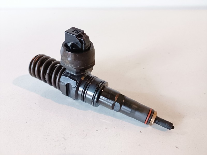 Recambio de inyector para seat ibiza (6l1) atd referencia OEM IAM 038130073AJ  