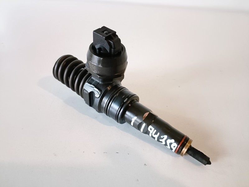 Recambio de inyector para seat ibiza (6l1) atd referencia OEM IAM 038130073AJ  
