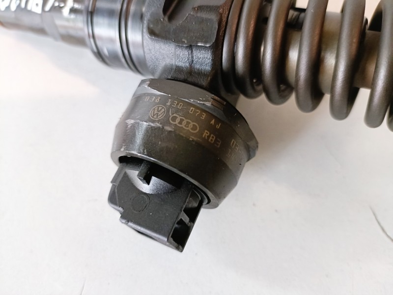 Recambio de inyector para seat ibiza (6l1) atd referencia OEM IAM 038130073AJ  