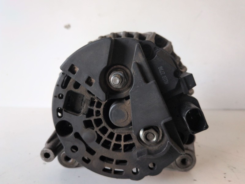 Recambio de alternador para volkswagen passat berlina (3b2) ajm referencia OEM IAM 0124515026  