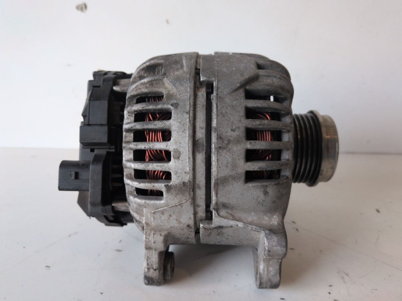 Recambio de alternador para volkswagen passat berlina (3b2) ajm referencia OEM IAM 0124515026  