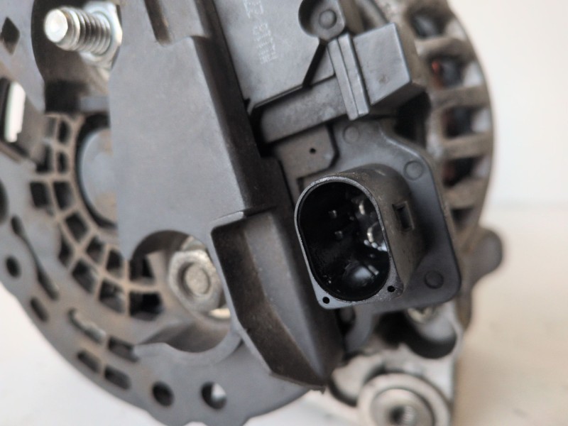 Recambio de alternador para volkswagen passat berlina (3b2) ajm referencia OEM IAM 0124515026  