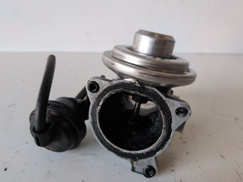 Recambio de valvula egr para volkswagen passat berlina (3b2) ajm referencia OEM IAM 038131501D  
