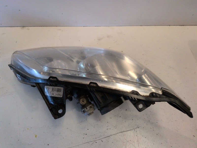 Recambio de faro derecho para renault laguna iii berlina m9r742 referencia OEM IAM 260100035R  