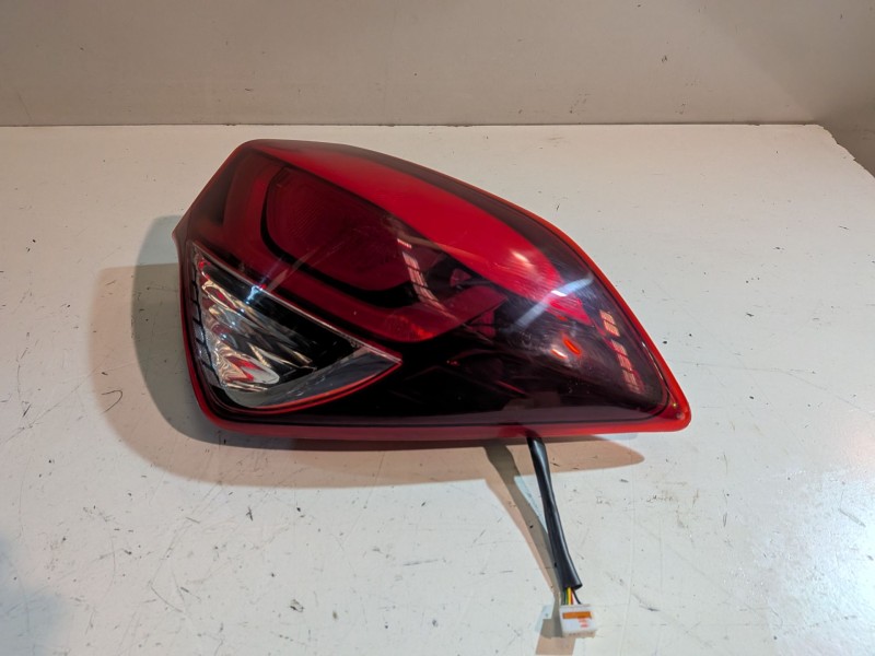 Recambio de piloto trasero derecho para hyundai i20 (gb) g4la referencia OEM IAM 92402C8000  