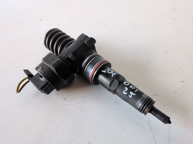 Recambio de inyector para volkswagen passat berlina (3b2) ajm referencia OEM IAM 038130073F  