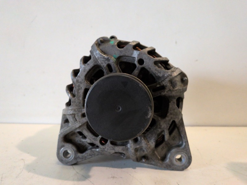 Recambio de alternador para renault clio iv k9k638 referencia OEM IAM 231008918R  