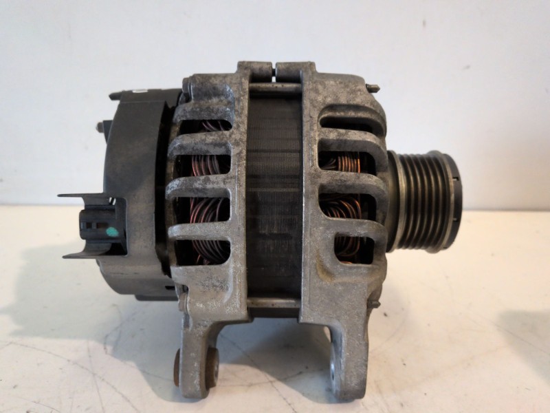 Recambio de alternador para renault clio iv k9k638 referencia OEM IAM 231008918R  