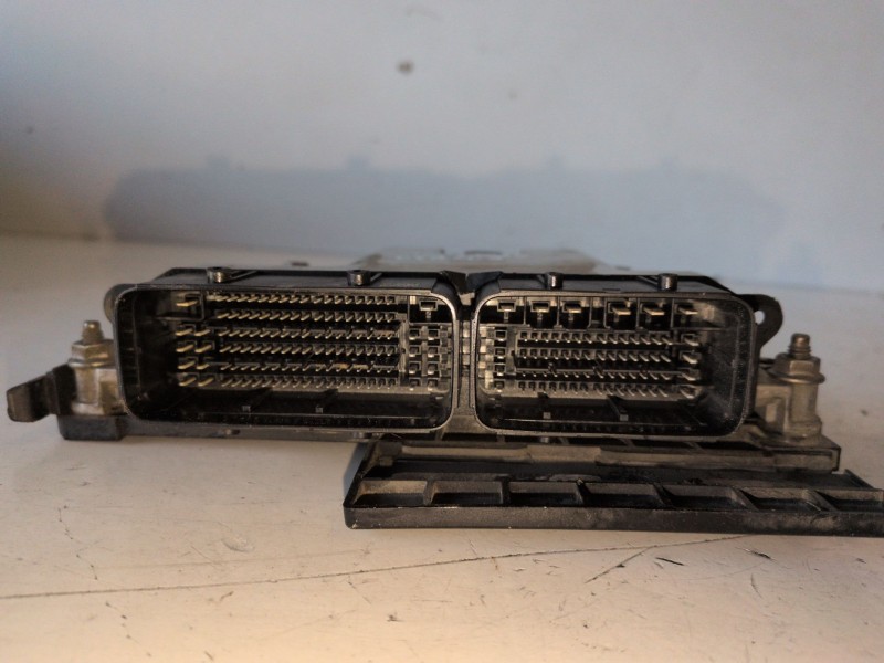 Recambio de centralita motor uce para peugeot 308 sw bhz referencia OEM IAM 0281032456  