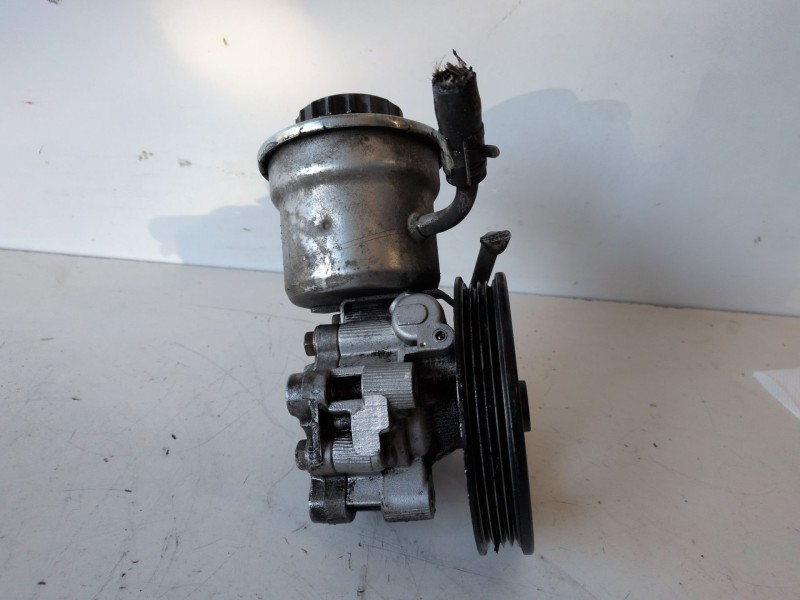 Recambio de bomba direccion para toyota yaris (ncp1/nlp1/scp1) 1szfe referencia OEM IAM   
