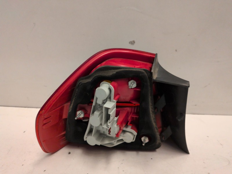 Recambio de piloto trasero derecho para bmw serie 3 berlina (e90) n46b20b referencia OEM IAM 6937458  