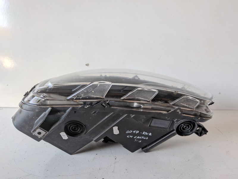 Recambio de faro derecho para citroen c4 cactus hnz / hn01 referencia OEM IAM 90147048  