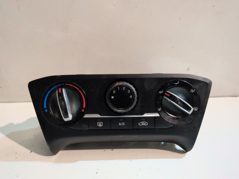Recambio de mando climatizador para hyundai i20 (gb) g4la referencia OEM IAM 97250C8010  