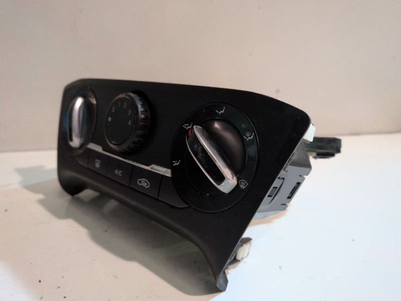 Recambio de mando climatizador para hyundai i20 (gb) g4la referencia OEM IAM 97250C8010  