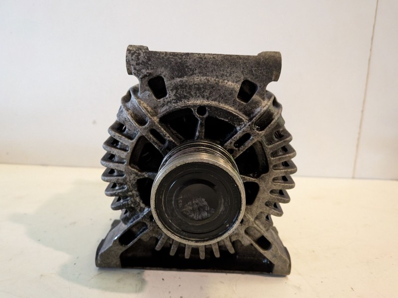 Recambio de alternador para mercedes-benz clase b (bm 245) 640940 referencia OEM IAM A6401540502  
