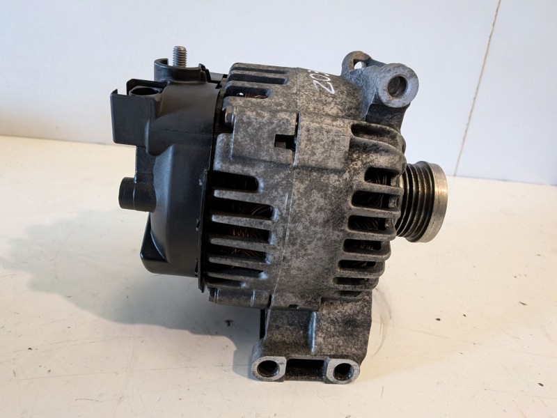 Recambio de alternador para mercedes-benz clase b (bm 245) 640940 referencia OEM IAM A6401540502  