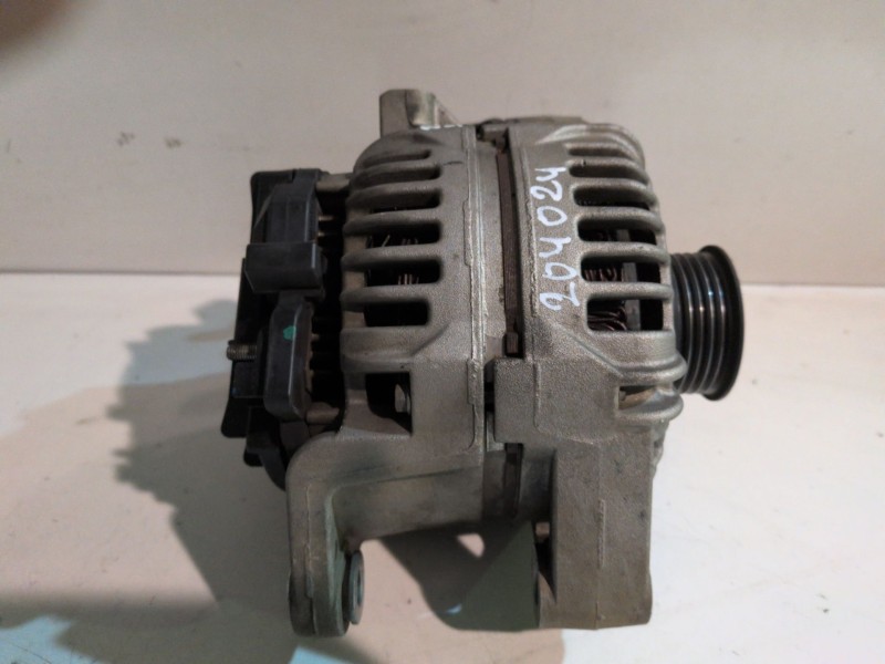 Recambio de alternador para opel astra h berlina z18xe referencia OEM IAM 0124425025  