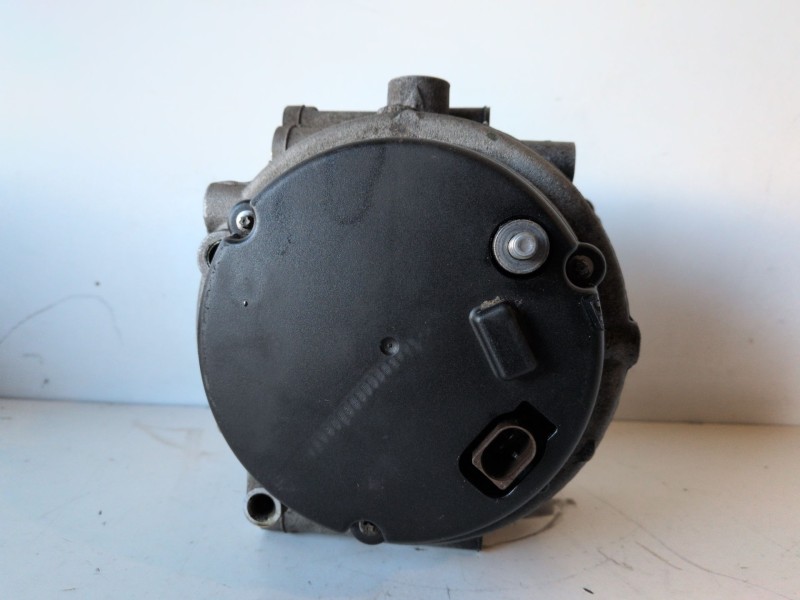 Recambio de alternador para mercedes-benz clase c (bm 203) berlina 611962 referencia OEM IAM A0001501750  