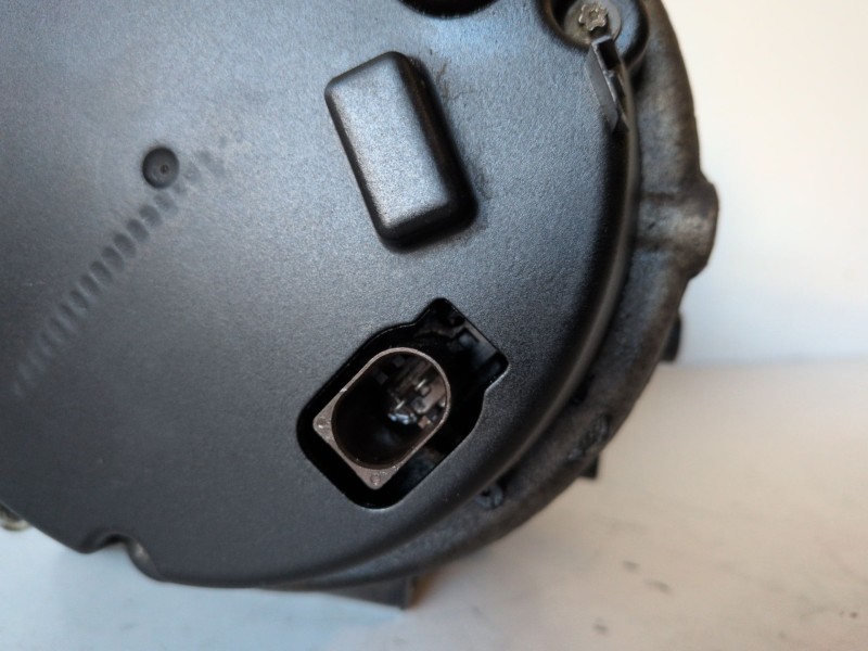 Recambio de alternador para mercedes-benz clase c (bm 203) berlina 611962 referencia OEM IAM A0001501750  