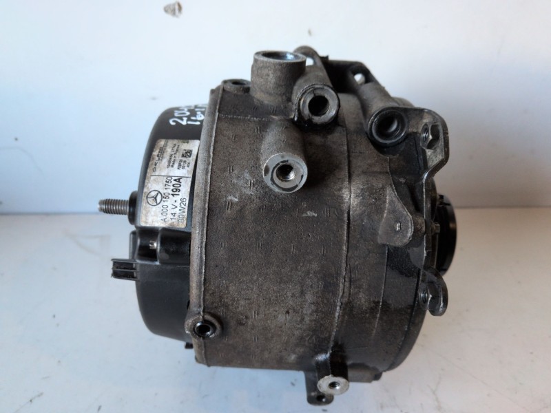 Recambio de alternador para mercedes-benz clase c (bm 203) berlina 611962 referencia OEM IAM A0001501750  