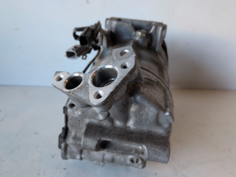 Recambio de compresor aire acondicionado para renault megane iv berlina 5p h5hb470 referencia OEM IAM 926001268R  