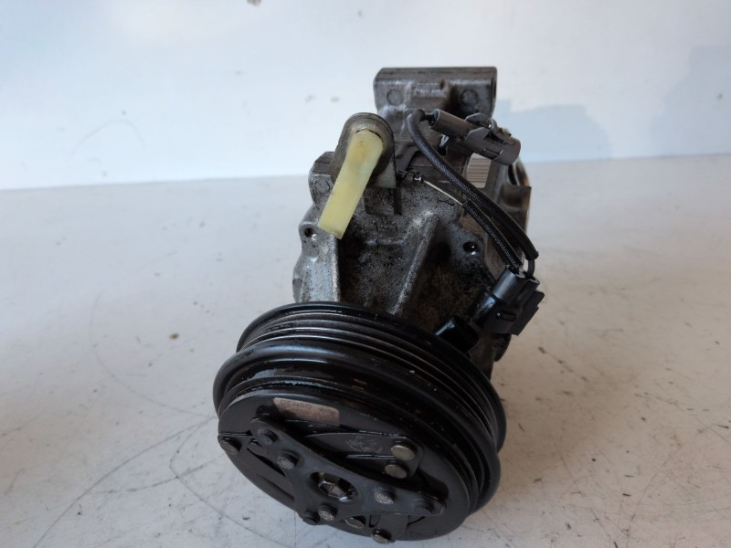 Recambio de compresor aire acondicionado para toyota yaris (ncp1/nlp1/scp1) 1szfe referencia OEM IAM 4472206250  