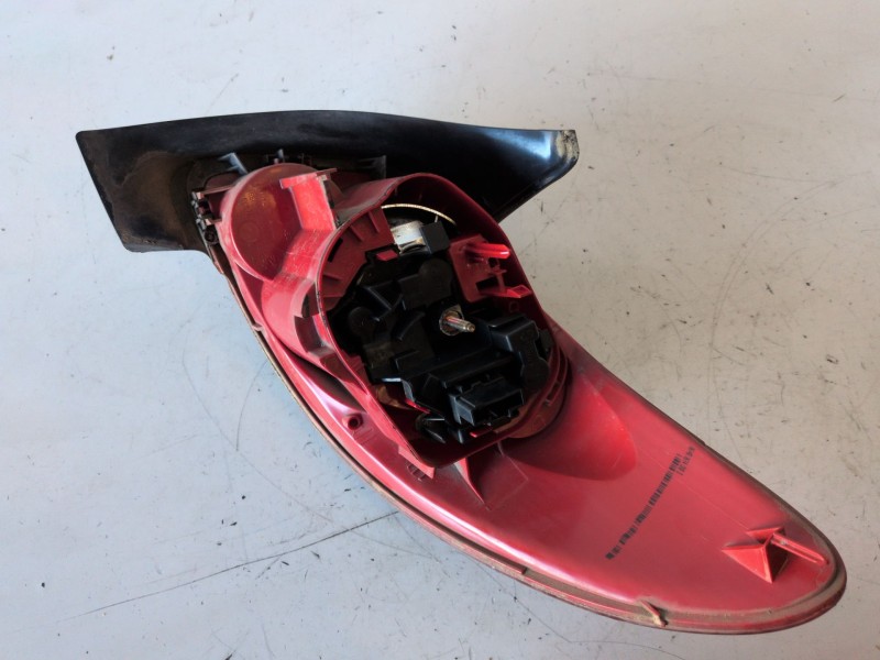 Recambio de piloto trasero izquierdo para peugeot 206 kfw referencia OEM IAM   