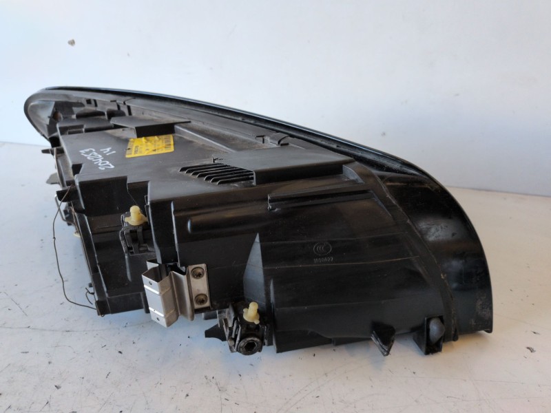 Recambio de faro izquierdo para volvo c30 d4164t referencia OEM IAM 0301232201  
