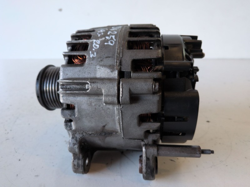 Recambio de alternador para audi a3 sportback (8pa) cffb referencia OEM IAM 03L903023A  