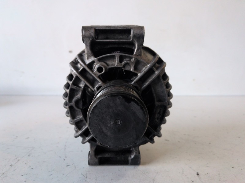 Recambio de alternador para mercedes-benz clase c (bm 203) berlina 271946 referencia OEM IAM 27115408028  