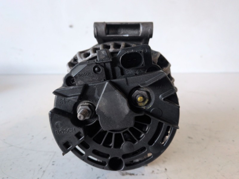 Recambio de alternador para mercedes-benz clase c (bm 203) berlina 271946 referencia OEM IAM 27115408028  