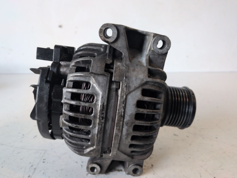 Recambio de alternador para mercedes-benz clase c (bm 203) berlina 271946 referencia OEM IAM 27115408028  