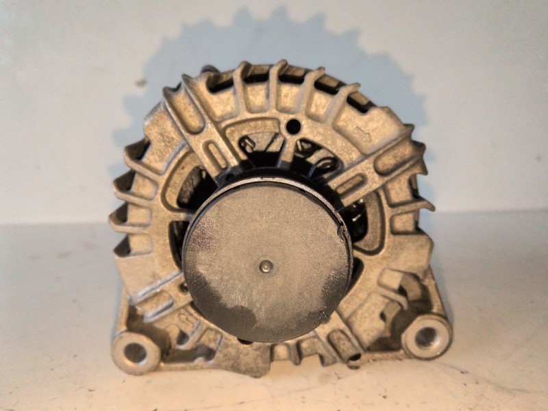 Recambio de alternador para citroen berlingo combi 9h06 referencia OEM IAM TG15C189  
