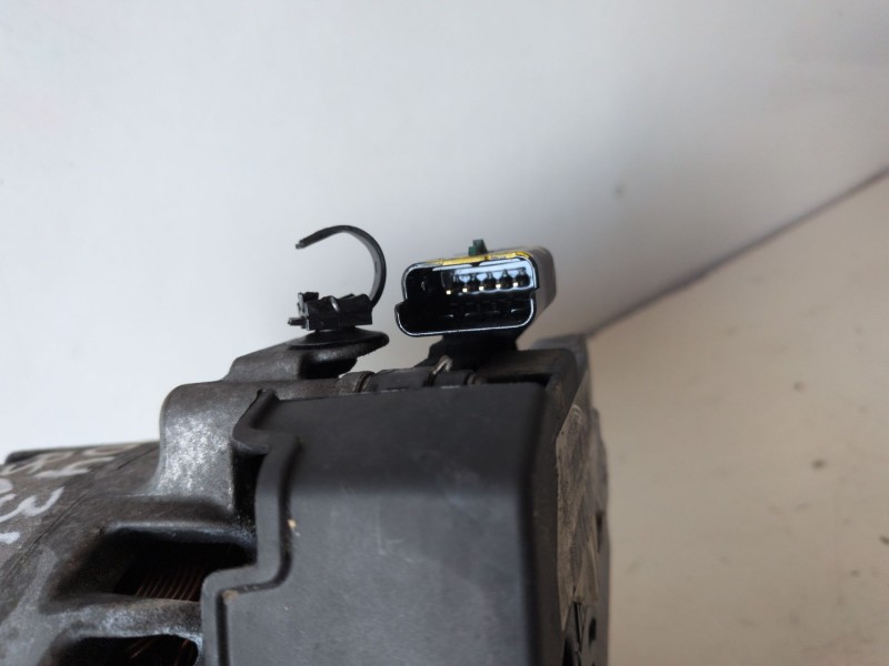 Recambio de alternador para peugeot 208 9hp referencia OEM IAM 967575368004  