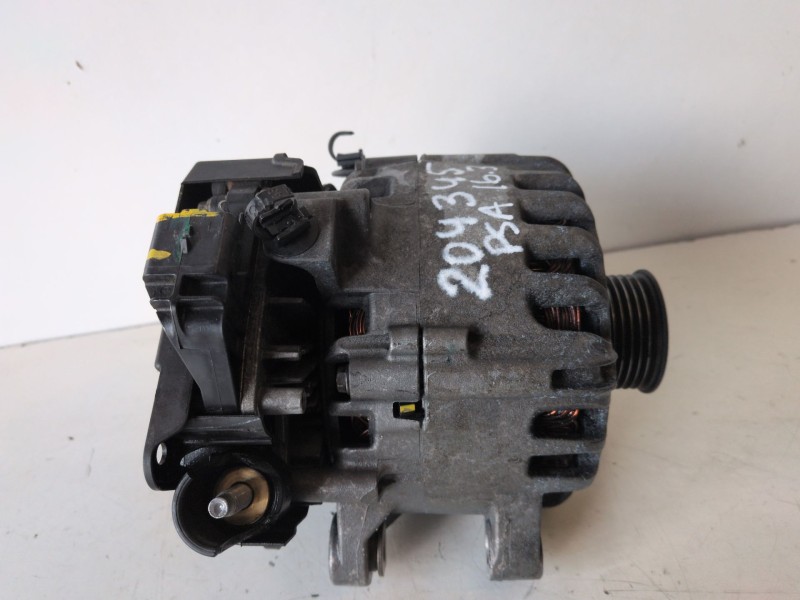 Recambio de alternador para peugeot 208 9hp referencia OEM IAM 967575368004  