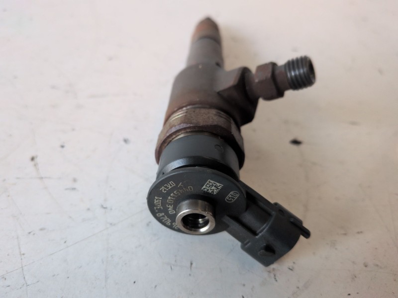 Recambio de inyector para peugeot 208 9hp referencia OEM IAM 0445110340  