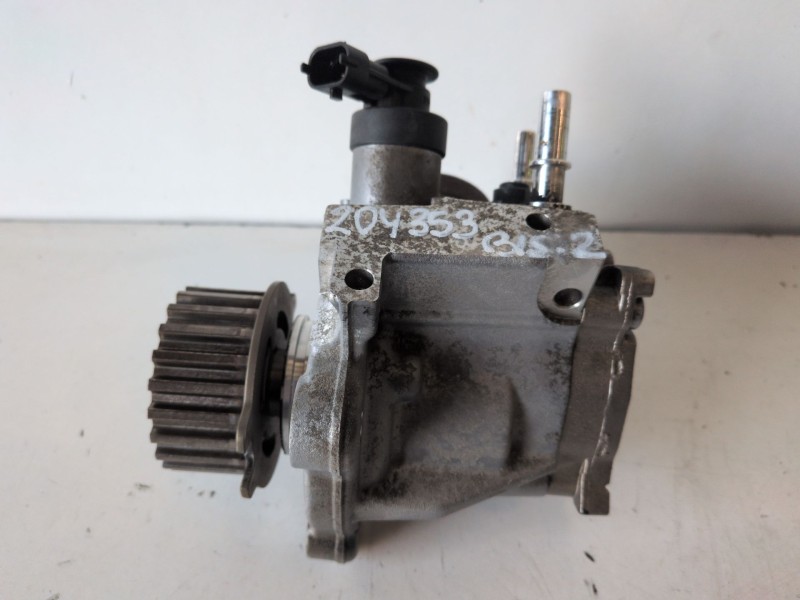 Recambio de bomba inyeccion para peugeot 208 9hp referencia OEM IAM 0445010516  
