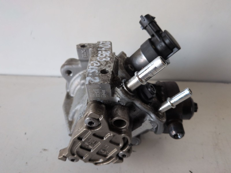 Recambio de bomba inyeccion para peugeot 208 9hp referencia OEM IAM 0445010516  